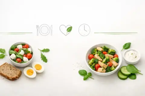 Szybka kolacja w 5 minut: sałatka z pomidorkami i mozzarellą, jajka, chleb, sałatka z kurczakiem i brokułami.