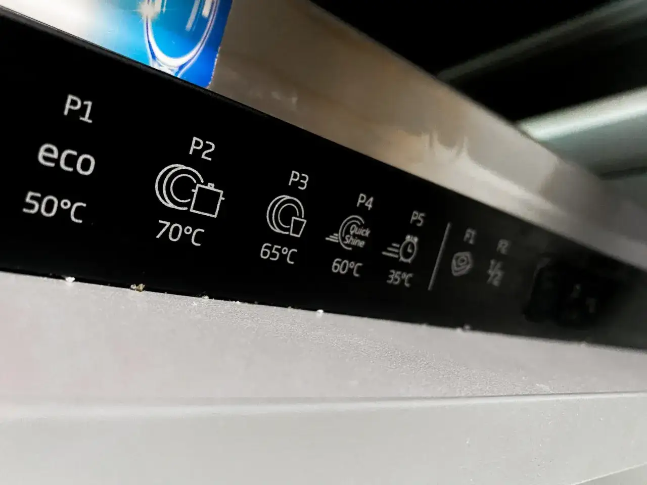 Poznaj co oznaczają symbole na zmywarce: P1 eco 50°C, P2 70°C, P3 65°C, P4 Quick Shine 60°C, P5 35°C.