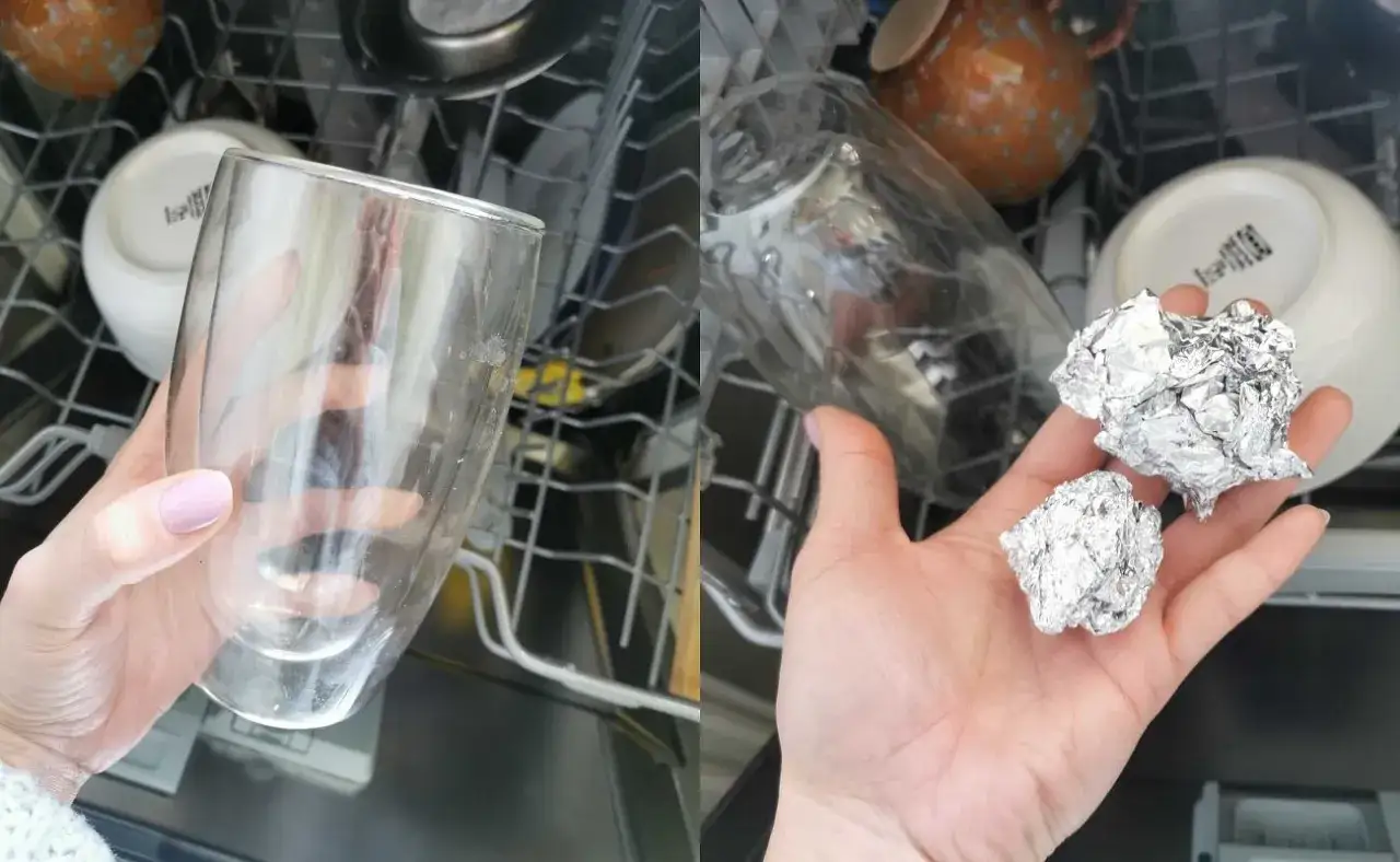 Szklanka po zmywarce jest matowa, a w dłoni trzymam kulki z folii aluminiowej. Brak soli w zmywarce to problem.